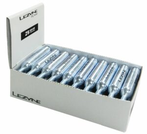 25G BOX SILVER/ W/B STICKER (30ks bombiček)